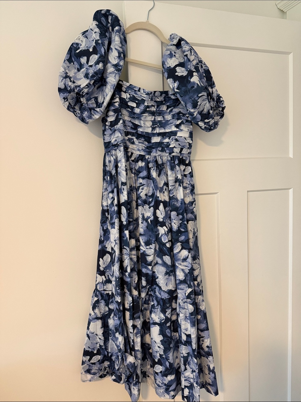 Abercrombie & Fitch Navy and White Floral Puff-Sleeve Midi Dress